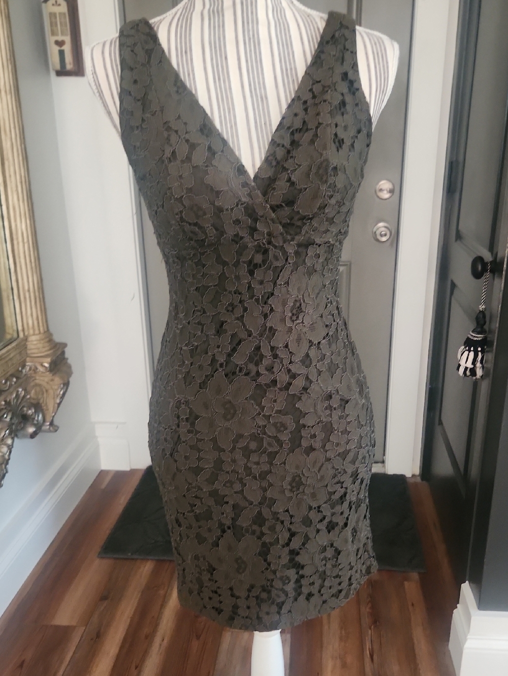 Women’s Olive Lace V-Neck Sheath Dress